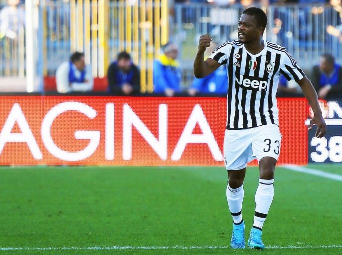 Juventus' defender Patrice Evra celebrates after scoring the 2-1 lead during the Italian Serie A soccer match between Empoli FC and Juventus FC at Carlo Castellani stadium in Empoli, Italy, 08 November 2015.