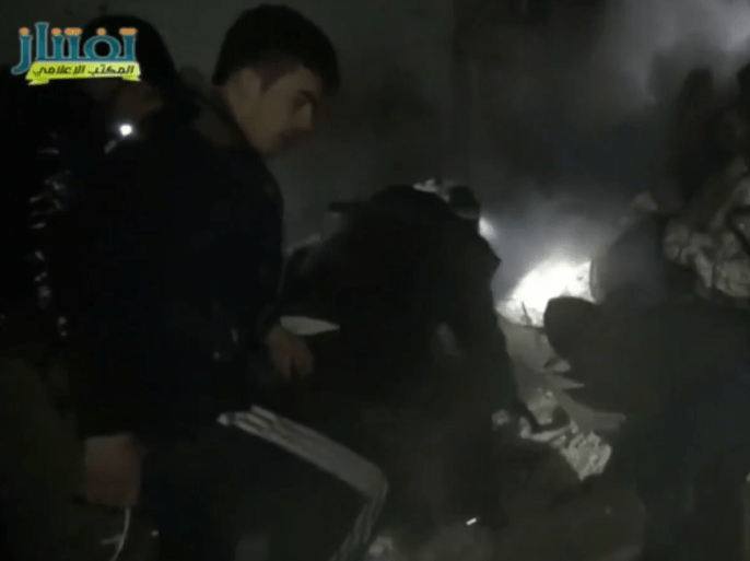 ثلاثة أشخاص قتلوا وأصيب آخرون بجروح خطرة في قصف طائرات روسية على أحياء مدينة تفتناز بريف إدلب