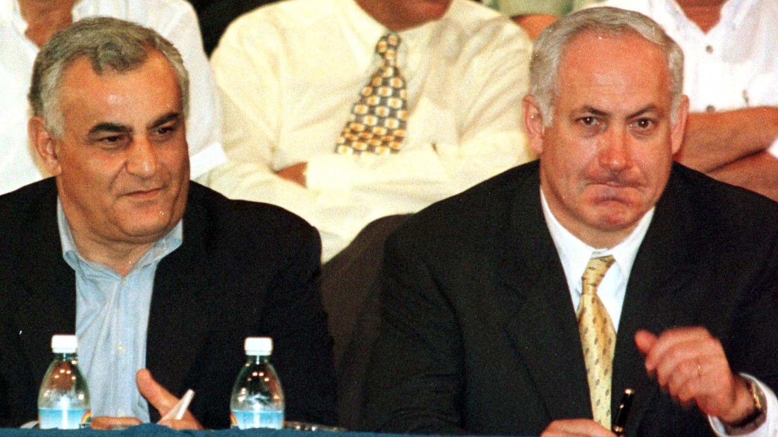 رئيس الوزراء الإسرائيلي بنيامين نتنياهو ووير الدفاع السابق إسحاق مردخاي