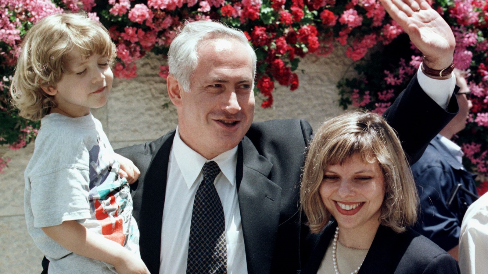 زعيم حزب الليكود بنيامين نتنياهو ترافقه زوجته سارة وابنه يائيرالقدس