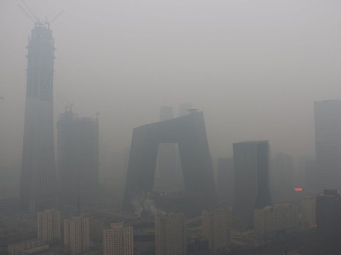 Buildings are seen in smog during a polluted day in Beijing, China, January 26, 2017. Picture taken January 26, 2017. REUTERS/Stringer ATTENTION EDITORS - THIS PICTURE WAS PROVIDED BY A THIRD PARTY. EDITORIAL USE ONLY. CHINA OUT. NO COMMERCIAL OR EDITORIAL SALES IN CHINA. TPX IMAGES OF THE DAY
