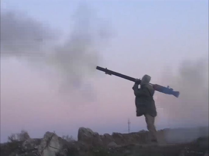 بث تنظيم الدولة تسجيلا مصورا قال إنه يُــظهر جانباً من عمليات قصف بمختلف الأسلحة على مواقع للقوات الحكومية في الجانب الشرقي من الموصل