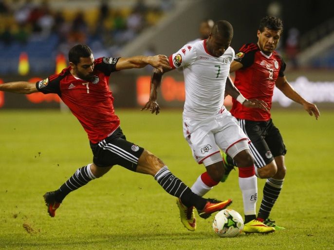 Football Soccer - African Cup of Nations - Semi Finals - Burkina Faso v Egypt- Stade de l'Amitie - Libreville, Gabon - 1/2/17 Burkina Faso's Niguimbe Nakoulma in action with Egypt's Ahmed Fathi and Tarek Hamed Reuters / Mike Hutchings Livepic