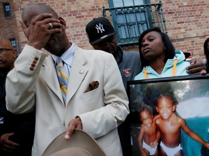 Mourners grieve at a vigil in honor of Edward and Edwin Bryant, twin brothers who were shot and killed in Chicago, Illinois, U.S., October 31, 2016. At right is their cousin Tyhesha Haynes, who is holding a photograph of the brothers as children. REUTERS/Jim Young TPX IMAGES OF THE DAY
