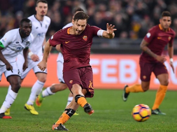 AS Roma's Francesco Totti (C) scores on penalty the 2-1 goal during the Italy's Cup quarter final soccer match between AS Roma and AC Cesena at the Olimpico stadium in Rome, Italy, 01 February 2017.