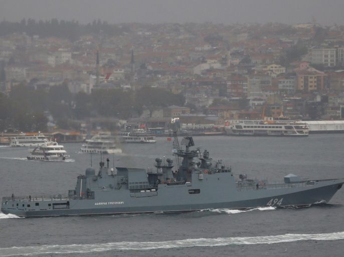 FILE PHOTO: The Russian Navy's frigate Admiral Grigorovich sails in the Bosphorus on its way to the Mediterranean Sea, in Istanbul, Turkey, November 4, 2016. REUTERS/Murad Sezer /File Photo