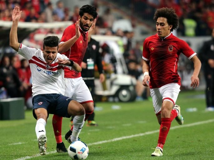 Al-Ahly's Saleh Gomaa (C) and Husuen Elsayed (R) fight for the ball with Zamalek player Mostafa Fathi (L) during the Egyptian Super Cup soccer match between Al-Ahly and Al-Zamelk at Mohammed Bin Zayed Stadium in Abu Dhabi, United Arab Emirates, 10 February 2017.