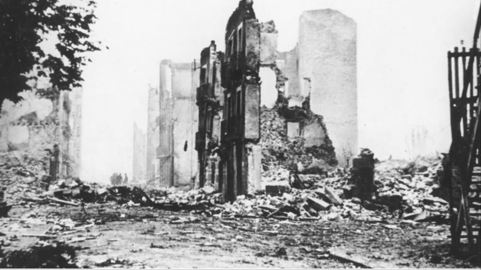 قرية جرنيكا بعد القصف 1937.