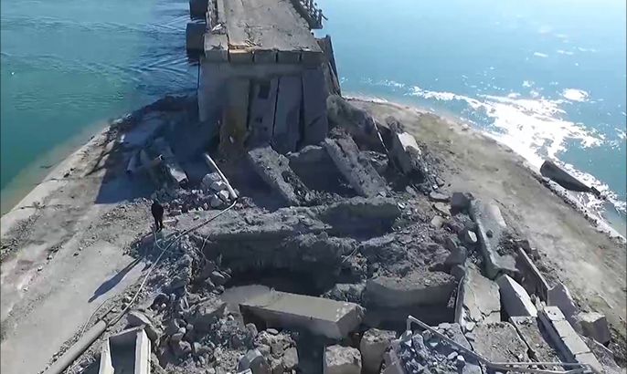 طائرات التحالف تدمر جسور نهر الفرات بالرقة