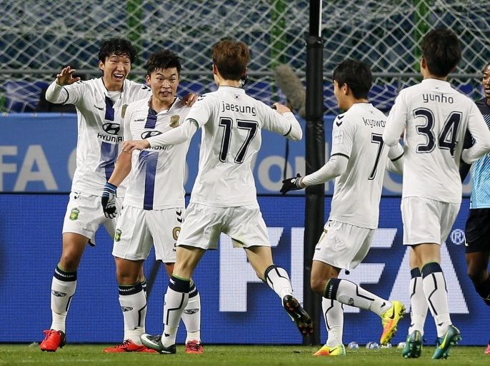 Jeonbuk Hyundai's forward Lee Jong-ho (2-L) is celebrated by teammates after scoring the second goal against Mamelodi Sundowns during the FIFA Club World Cup Japan 2016 match for 5th place in Suita, Osaka Prefecture, western Japan, 14 December 2016.