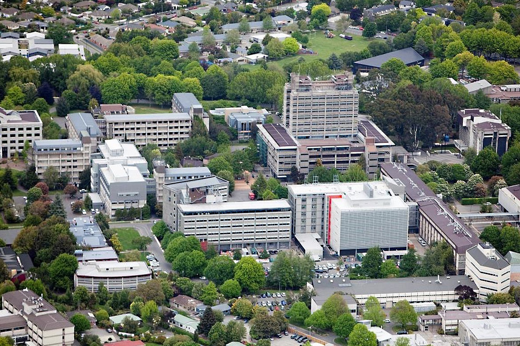 جامعة كانتربيري إحدى أشهر الجامعات دوليًّا على مستوى البحوث والتدريس، وثالث أفضل جامعات نيوزلند (مواقع التواصل)