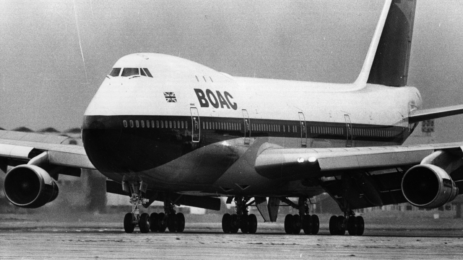 في عام 1965 أعلنت بوينغ عن أكثر خطوة جراءة لها على الإطلاق، وربما الأكثر جرأة في تاريخ صناعة الطيران، عندمـا قررت بناء طائرة بوينغ عمـلاقة باسم بوينغ 747