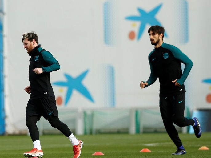 Football Soccer - Barcelona training - UEFA Champions League Group Stage - Group C - Joan Gamper training ground, Barcelona, Spain - 5/12/2016 Barcelona's Lionel Messi (L) and Andre Gomes attend a training session before the match against Borussia Moenchengladbach. REUTERS/Albert Gea