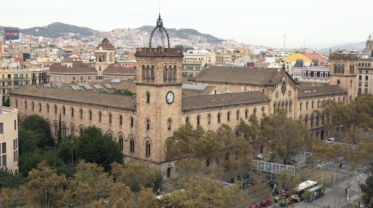 جامعة برشلونة (مواقع التواصل)
