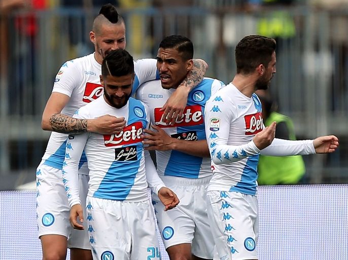EMPOLI, ITALY - MARCH 19: Napoli players celebrate a goal scored by Lorenzo Insigne during the Serie A match between Empoli FC and SSC Napoli at Stadio Carlo Castellani on March 19, 2017 in Empoli, Italy. (Photo by Gabriele Maltinti/Getty Images)