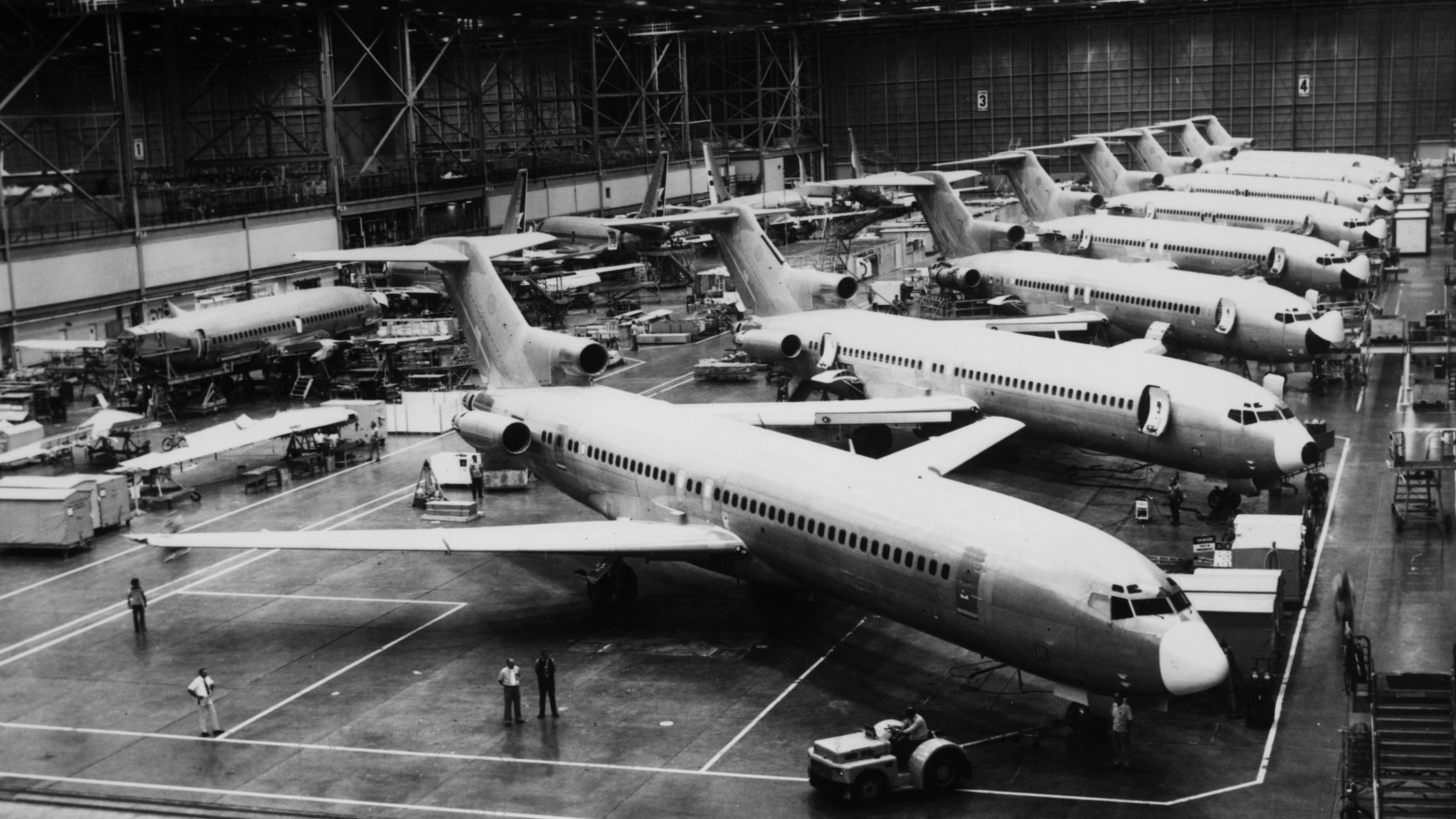 مجموعة من أحدث طائرات بوينج 727 التي حققت نجاحا هائلاً في سوق الطائرات المدنية فور صدورها