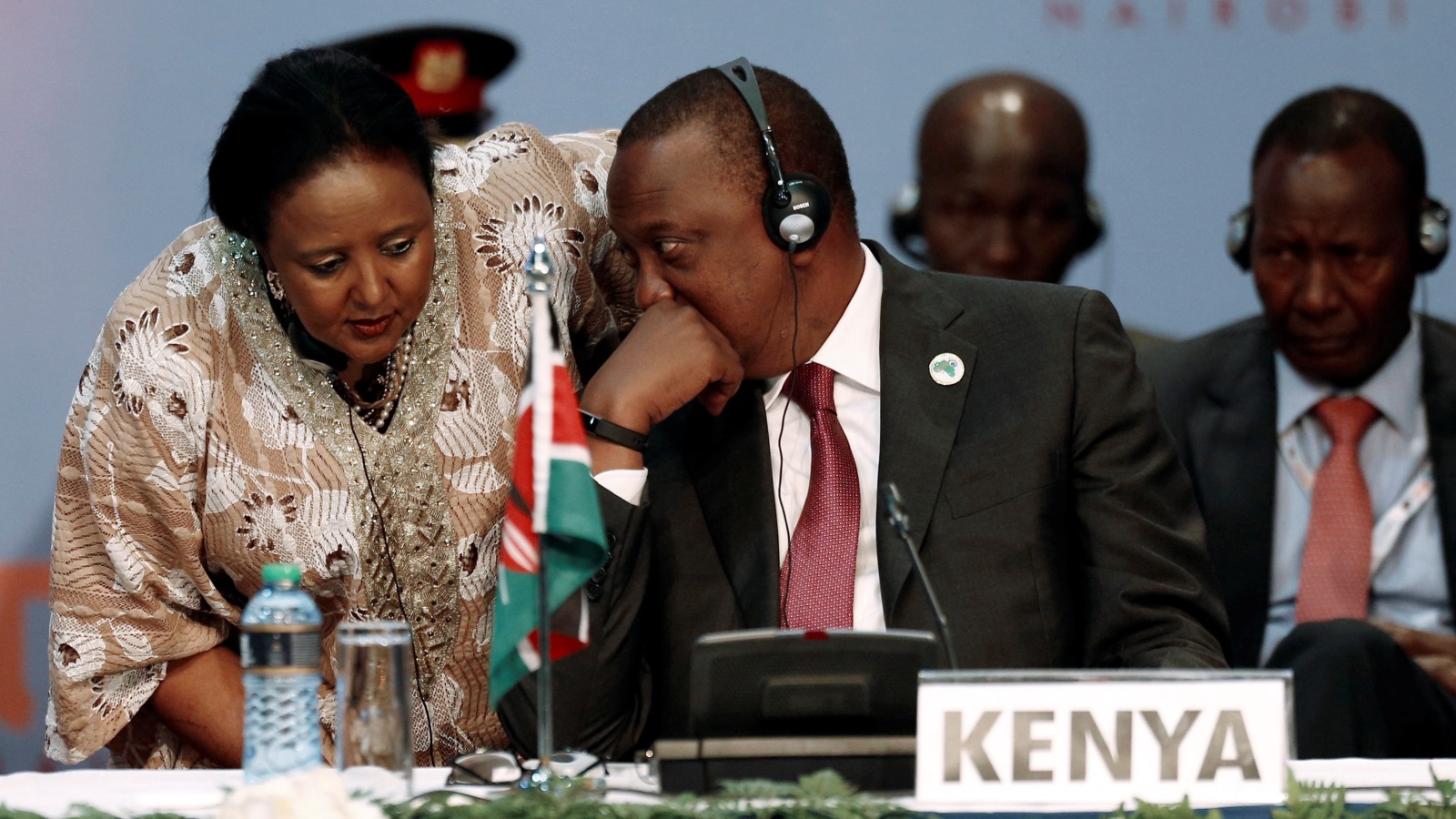 أوهورو كينياتا، رئيس كينيا الحالي، هو المالك المباشر لمجموعة إعلامية تضم صحفا وقنوات إذاعية ومحطات تلفزيونية (رويترز)