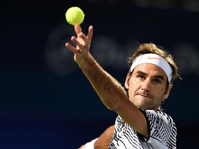 DUBAI, UNITED ARAB EMIRATES - FEBRUARY 27: Roger Federer of Switzerland serves during his match against Benoit Paire of France on day two of the ATP Dubai Duty Free Tennis Championship on February 27, 2017 in Dubai, United Arab Emirates. (Photo by Tom Dulat/Getty Images)