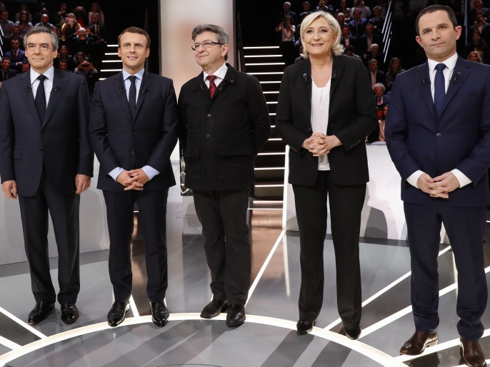 ‪مرشحو الرئاسة الفرنسية الخمسة الأبرز قبل مناظرة جمعتهم الشهر الماضي في باريس‬ (رويترز)