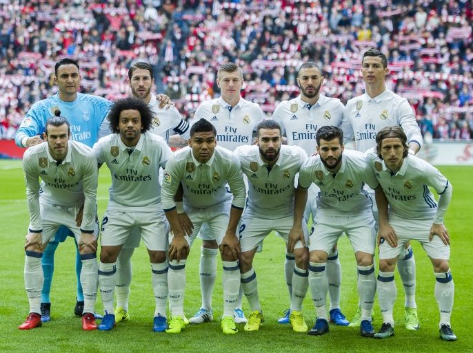 BILBAO, SPAIN - MARCH 18: Real Madridline up for a team photo prior to the start the La Liga match between Athletic Club Bilbao and Real Madrid at San Mames Stadium on March 18, 2017 in Bilbao, Spain. (Photo by Juan Manuel Serrano Arce/Getty Images)
