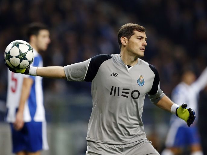 Football Soccer - FC Porto v Leicester City - UEFA Champions League Group Stage - Group G - Dragao Stadium, Oporto, Portugal - 16/17 - 7/12/16 Porto's Iker Casillas Action Images via Reuters / Matthew Childs EDITORIAL USE ONLY.