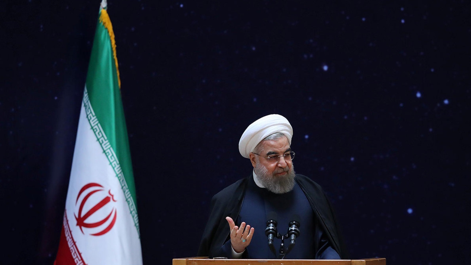 روحاني يراهن على إنجازاته الاقتصادية للاستمرار في السلطة (رويترز)