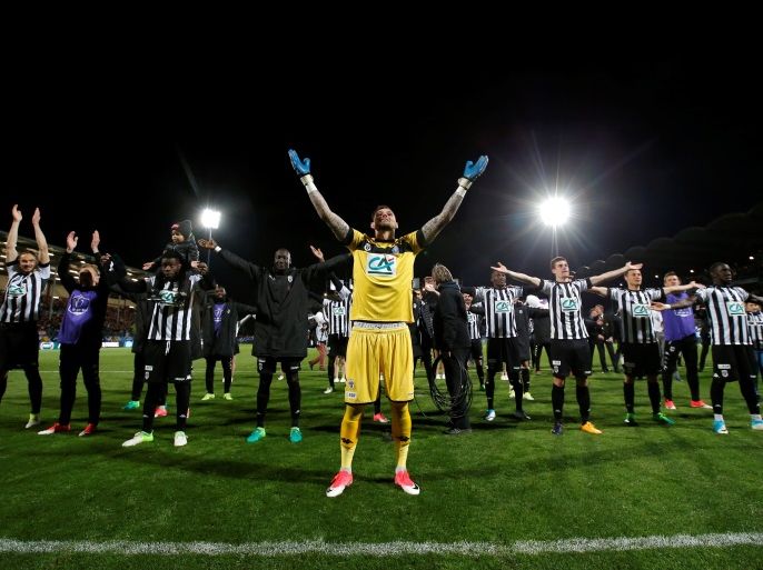 Football Soccer - Angers SCO v EA Guingamp - French Cup semi-final - Raymond Kopa Stadium, Angers, France - 25/04/2017. Angers' players celebrates at the end of the match. REUTERS/Stephane Mahe
