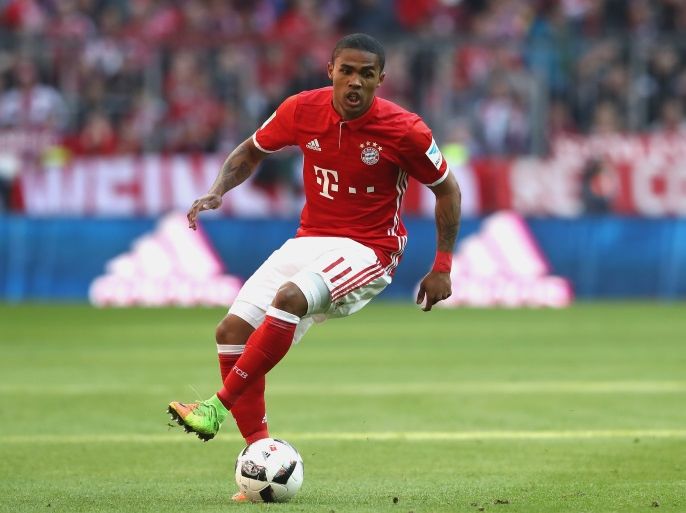 MUNICH, GERMANY - MARCH 11: Douglas Costa of Muenchen runs with the ball during the Bundesliga match between Bayern Muenchen and Eintracht Frankfurt at Allianz Arena on March 11, 2017 in Munich, Germany. (Photo by Alexander Hassenstein/Bongarts/Getty Images)