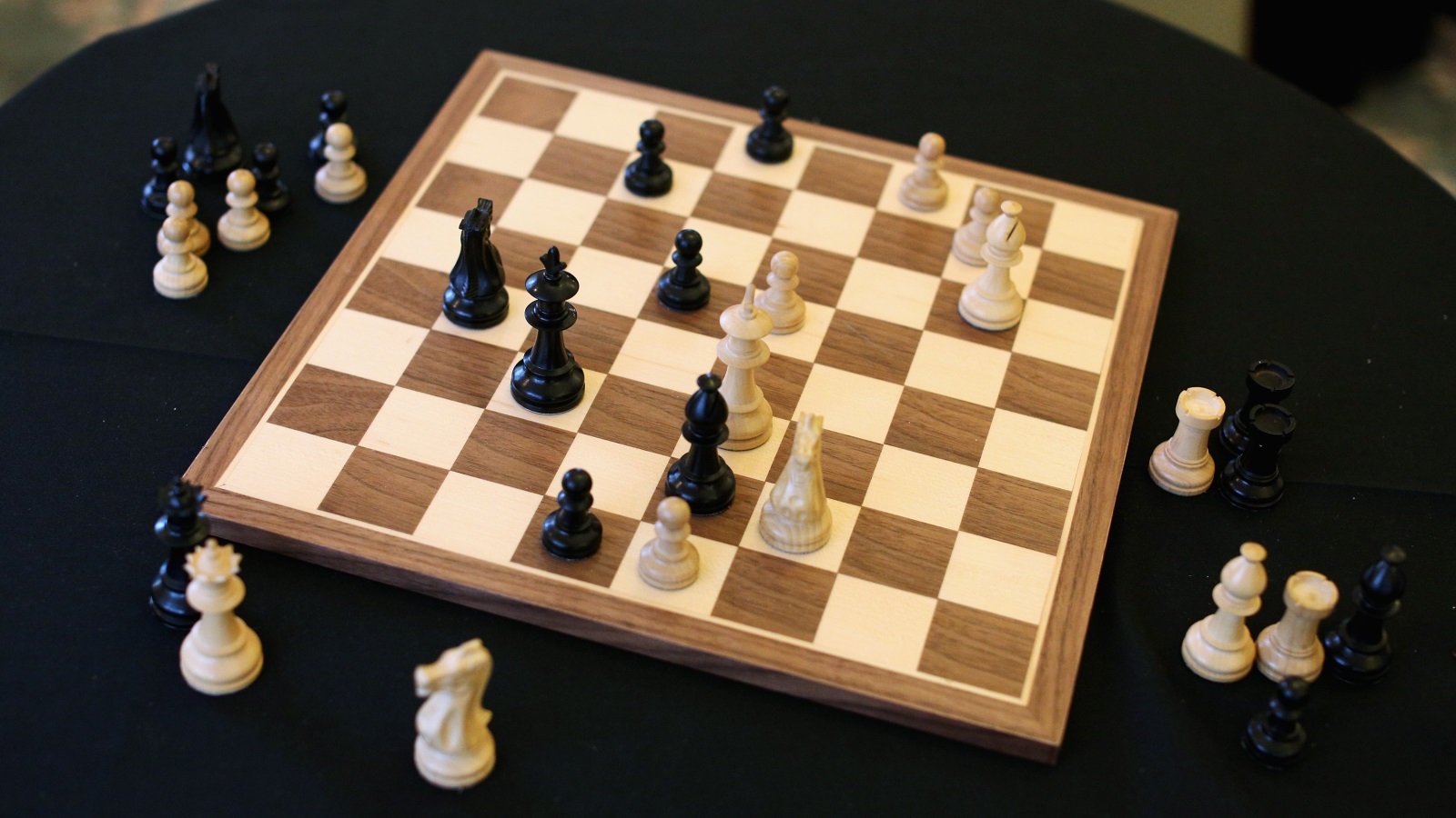 ممارسة لعبة الشطرنج جعلت من اللاعب صانع قرار أفضل، لا أن مهاراته في صنع القرار هي ما جعل منه لاعب شطرنج جيد