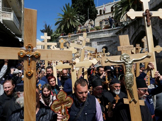 Worshippers carry crosses during a Good Friday procession along the Via Dolorosa in Jerusalem's Old City April 14, 2017. REUTERS/Ammar Awad TPX IMAGES OF THE DAY