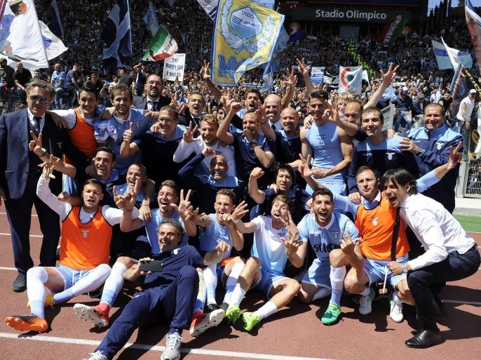 ROME, ROMA - APRIL 30: SS Lazio all team celebrates after the Serie A match between AS Roma and SS Lazio at Stadio Olimpico on April 30, 2017 in Rome, Italy. (Photo by Marco Rosi/Getty Images)
