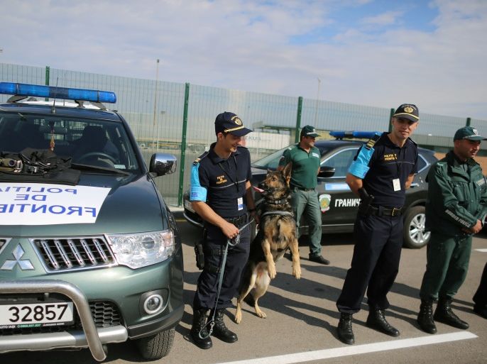 Border police from Romania and Bulgaria stand in front of their vehicles during the official launch of the European Union's Border and Coast Guard Agency at a border crossing on the Bulgarian-Turkish border in Kapitan Andreevo, Bulgaria, October 6, 2016. REUTERS/Stoyan Nenov