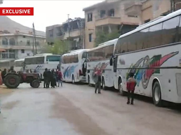 وصول ٩ حافلات لمنطقة التكية في وادي بردى بريف دمشق