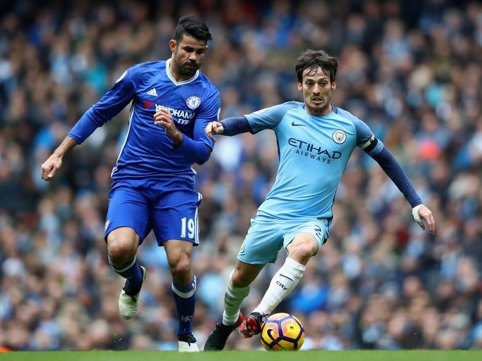 MANCHESTER, ENGLAND - DECEMBER 03: David Silva of Manchester City and Diego Costa of Chelsea compete for the ball during the Premier League match between Manchester City and Chelsea at Etihad Stadium on December 3, 2016 in Manchester, England. (Photo by Clive Brunskill/Getty Images)
