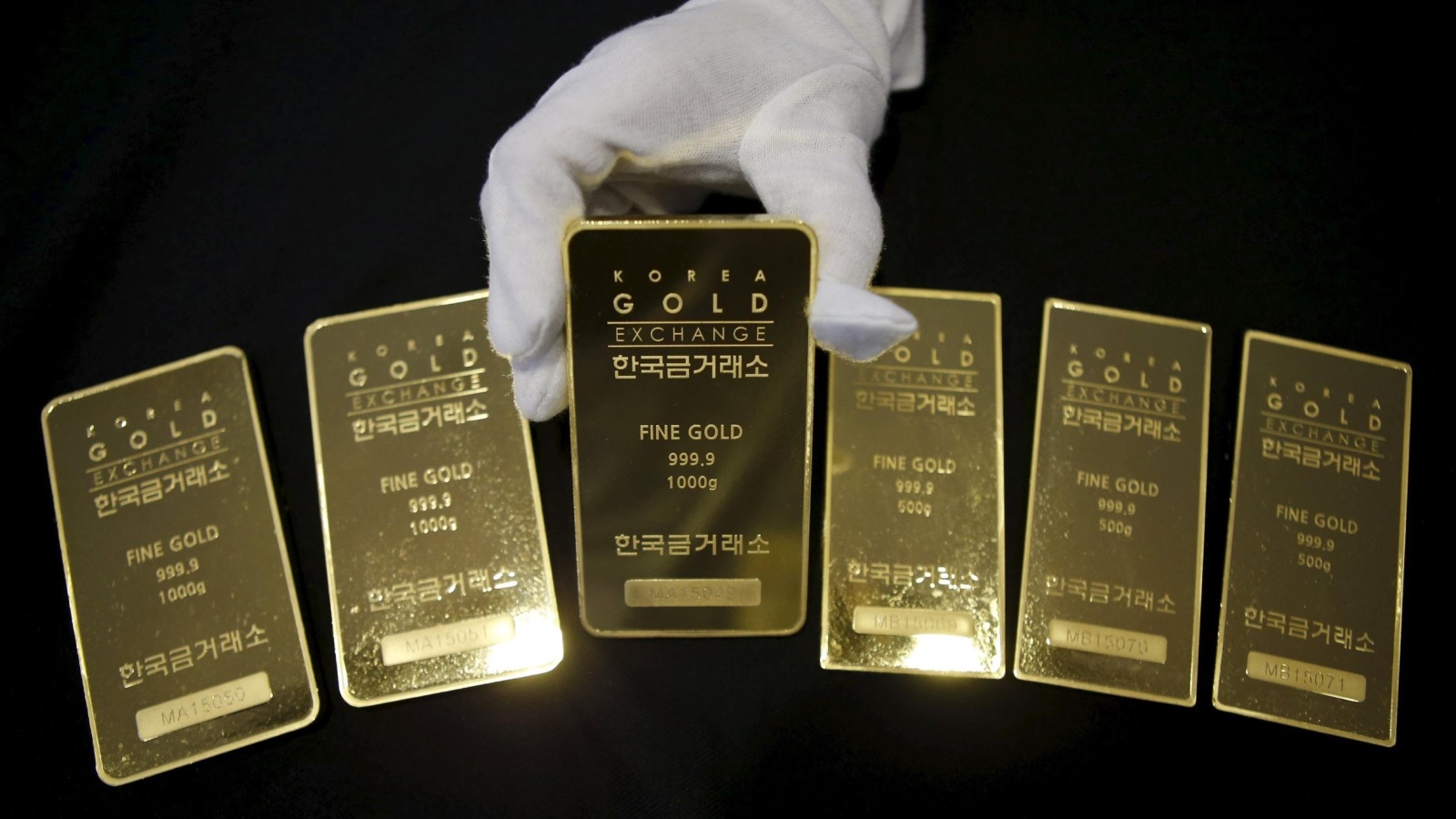 ‪الذهب كسب 12 دولارا على خلفية تصاعد التوترات بسوريا‬ الذهب كسب 12 دولارا على خلفية تصاعد التوترات بسوريا (رويترز)