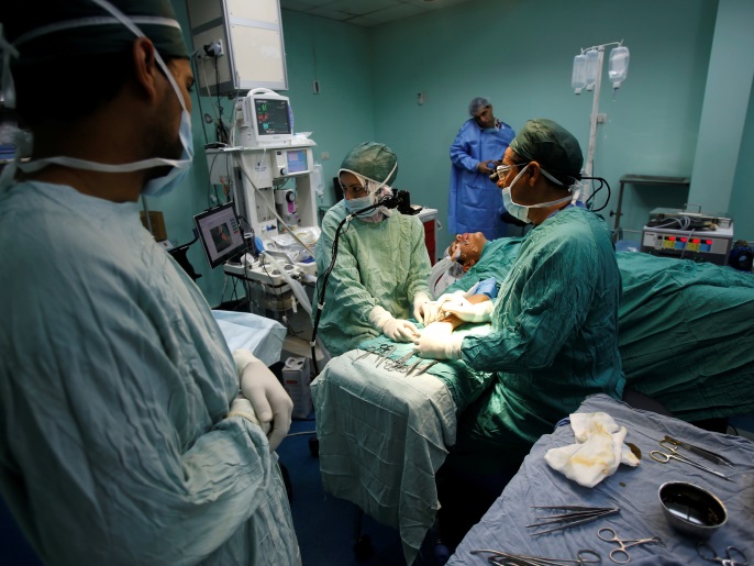 ‪(رويترز-أرشيف)‬ يشكو قطاع غزة من نقص في الخيارات العلاجية