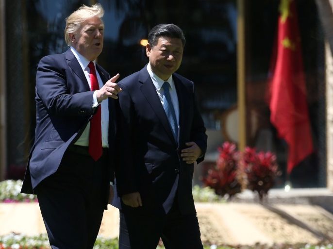 U.S. President Donald Trump (L) and China's President Xi Jinping take a walk together after a bilateral meeting at Trump's Mar-a-Lago estate in Palm Beach, Florida, U.S., April 7, 2017. REUTERS/Carlos Barria