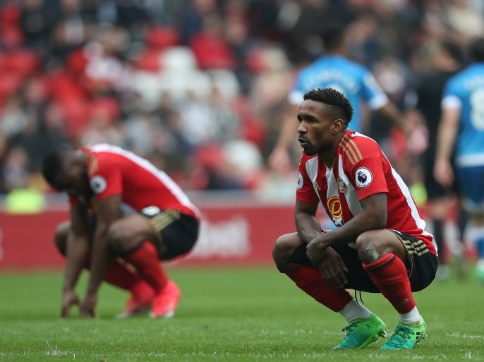 SUNDERLAND, ENGLAND - APRIL 29: Jermain Defoe of Sunderland looks dejcected during the Premier League match between Sunderland and AFC Bournemouth at the Stadium of Light on April 29, 2017 in Sunderland, England. (Photo by Ian MacNicol/Getty Images)