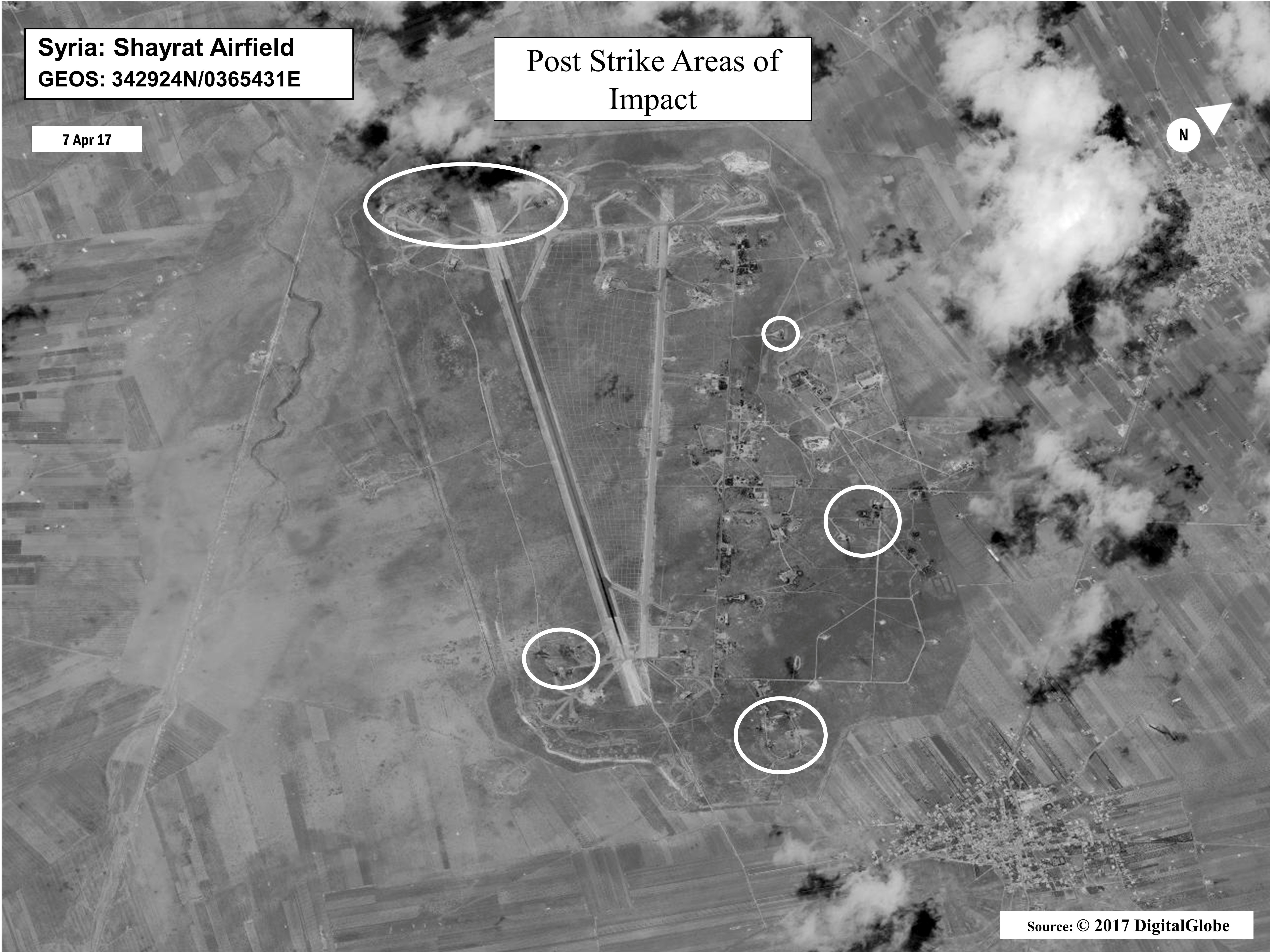 صورة عبر الأقمار الصناعية  لاستهداف صواريخ التوماهوك الأمريكية مطار الشريعات في سوريا ردا على استخدام قوات الأسد للأسلحة الكيماوية في خان شيخون  (رويترز)