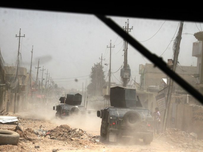 epa05975093 Iraqi military vehicles and troops advance towards the centre of western Mosul, Iraq, 19 May 2017. Nearly 90 percent of west Mosul has been recaptured by Iraqi forces, and the Islamic State group in the city are on the brink of total defeat, Brigadier General Yahya Rasool, spokesman for Iraq's Joint Operations Command said. Iraqi forces launched the massive operation to retake Mosul from IS nearly seven months ago, the fighting forced around 560 thousands of people to flee from the city. EPA/AHMED JALIL