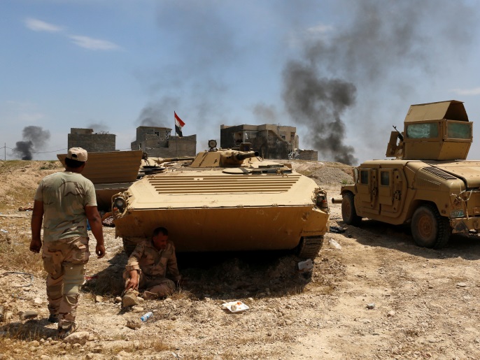 ‪القوات العراقية تنكر قصفها المدنيين‬ القوات العراقية تنكر قصفها المدنيين (رويترز)