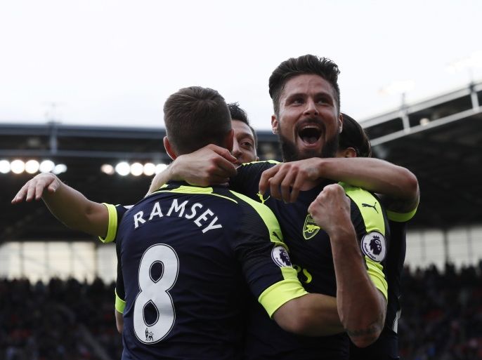 Britain Football Soccer - Stoke City v Arsenal - Premier League - bet365 Stadium - 13/5/17 Arsenal's Olivier Giroud celebrates scoring their fourth goal with team mates Reuters / Stefan Wermuth Livepic EDITORIAL USE ONLY. No use with unauthorized audio, video, data, fixture lists, club/league logos or