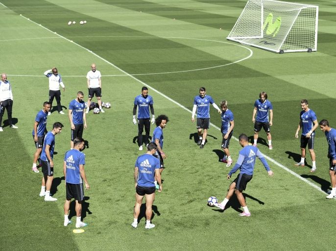 epa05975869 Real Madrid's players in action during the club's training session at Valdebebas Sport Complex in Madrid, Spain, 20 May 2017. Real Madrid faces Malaga on 21 May for a Primera Division soccer match. EPA/FERNANDO VILLAR