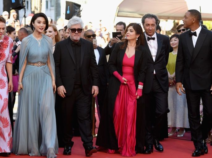 CANNES, FRANCE - MAY 17: Jury members Maren Ade and Fan Bingbing, President of the jury Pedro Almodovar and jury members Agnes Jaoui, Paolo Sorrentino and Will Smith attends the 'Ismael's Ghosts (Les Fantomes d'Ismael)' screening and Opening Gala during the 70th annual Cannes Film Festival at Palais des Festivals on May 17, 2017 in Cannes, France. (Photo by Pascal Le Segretain/Getty Images)
