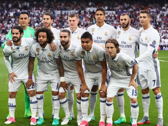MADRID, SPAIN - MAY 02: the Real Madrid team line up prior to the UEFA Champions League semi final first leg match between Real Madrid CF and Club Atletico de Madrid at Estadio Santiago Bernabeu on May 2, 2017 in Madrid, Spain. (Photo by Lars Baron/Getty Images)
