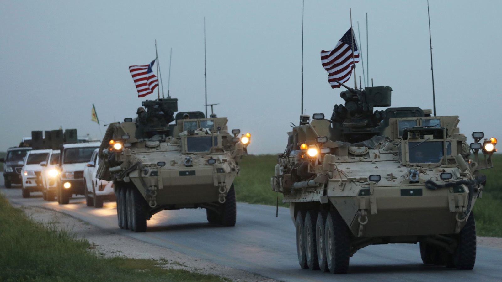قوات أميركية رفقة عناصر من قوات حماية الشعب الكردية 