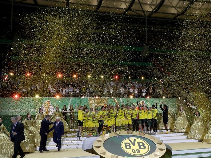 BERLIN, GERMANY - MAY 27: Dortmund players celebrate with the trophy after winning the DFB Cup final match between Eintracht Frankfurt and Borussia Dortmund at Olympiastadion on May 27, 2017 in Berlin, Germany. (Photo by Maja Hitij/Bongarts/Getty Images)
