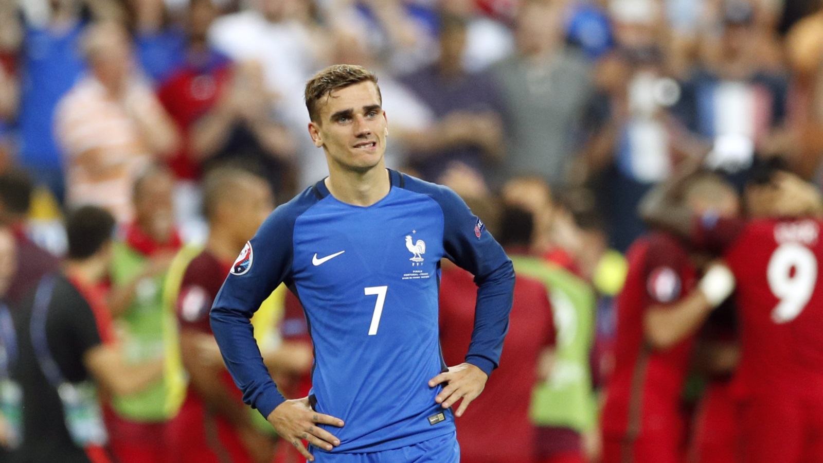غريزمان بعد خسارة فرنسا نهائي يورو 2016 أمام البرتغال (رويترز)