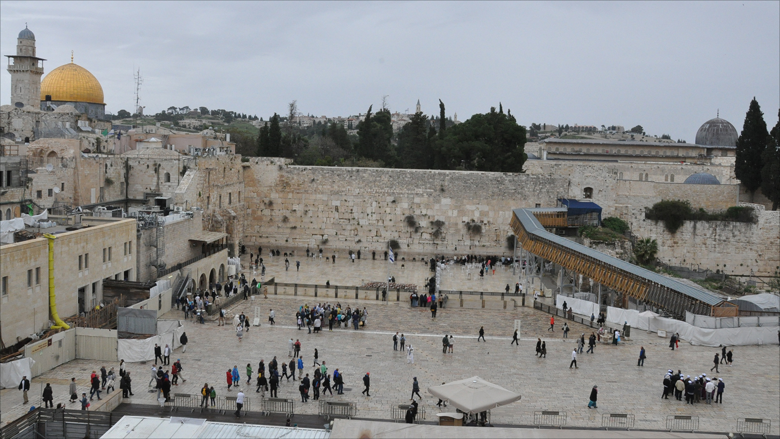 المجلس التنفيذي لليونسكو صوت عام 2016 على قرار يعرف الحرم القدسي بأنه مكان مقدس للمسلمين ولم يذكر أي علاقة له باليهود (الجزيرة)