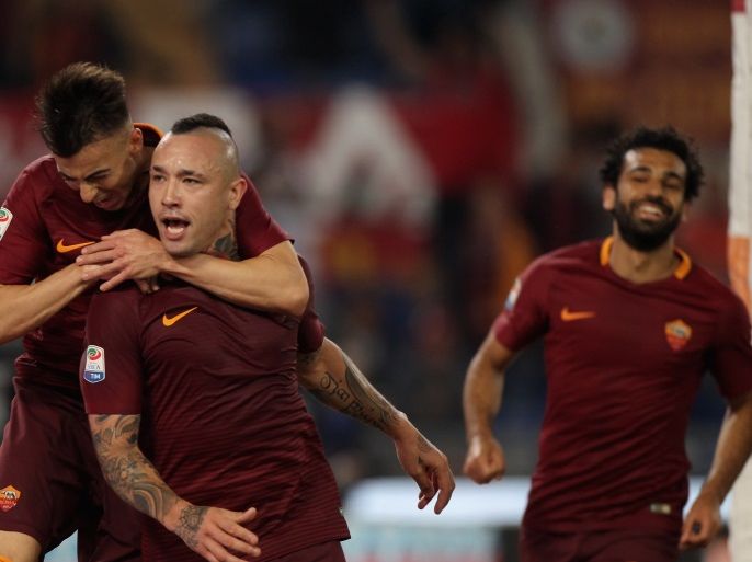 ROME, ITALY - MAY 14: Radja Nainggolan with his teammate Stefan El Shaarawy of AS Roma celebrates after scoring the team's third goal during the Serie A match between AS Roma and Juventus FC at Stadio Olimpico on May 14, 2017 in Rome, Italy. (Photo by Paolo Bruno/Getty Images )